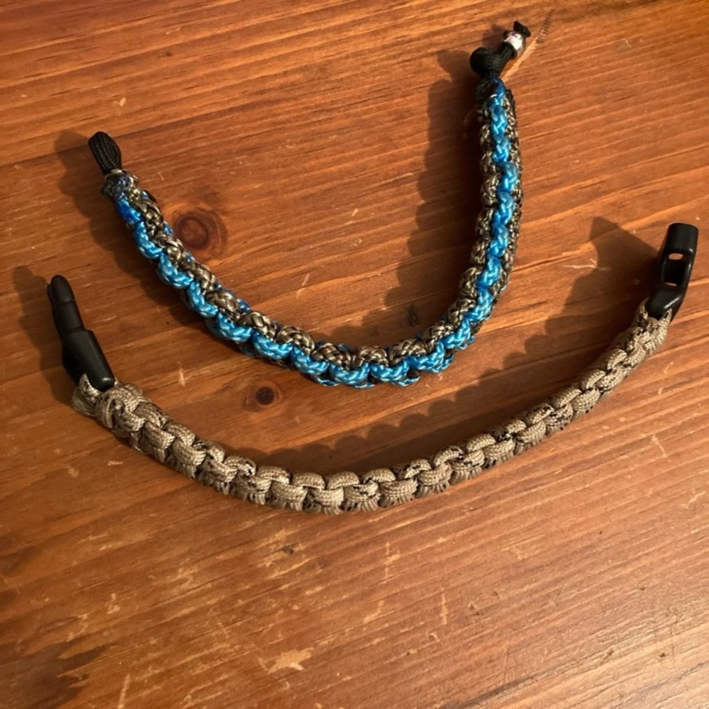 Paracord survival bracelet
